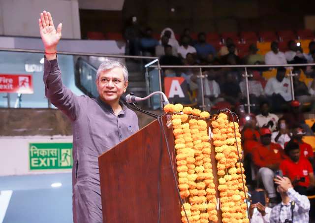 ट्रैक मेंटेनरों की सुरक्षा और कल्याण सर्वोच्च प्राथमिकता: रेल मंत्री अश्विनी वैष्णव